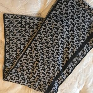 NWOT Michael Kors Logo Infinity Scarf